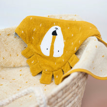 Load image into Gallery viewer, Trixie Hooded towel 75x75cm
