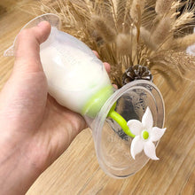 Load image into Gallery viewer, Haakaa Silicone Milk Pump with Flower Stopper For Milk Pump- Large 150ml.
