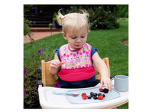 Load image into Gallery viewer, GREEN SPROUTS SNAP &amp; GO SILICONE FOOD-CATCHER BIB (6-18MO)
