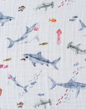 Load image into Gallery viewer, قماط الاطفال القطني من ماركة ليتل يونيكورن shark
